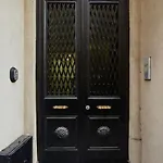 Daire Stylish 2br Galata-taksim Area Near Metro *