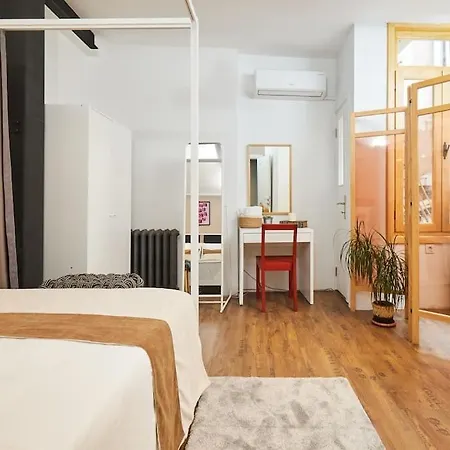 Stylish 2br Galata-taksim Area Near Metro דירה איסטמבול